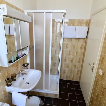 فندق Hotel Corona لوكارنو