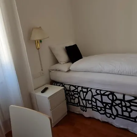 Hotel Corona فندق