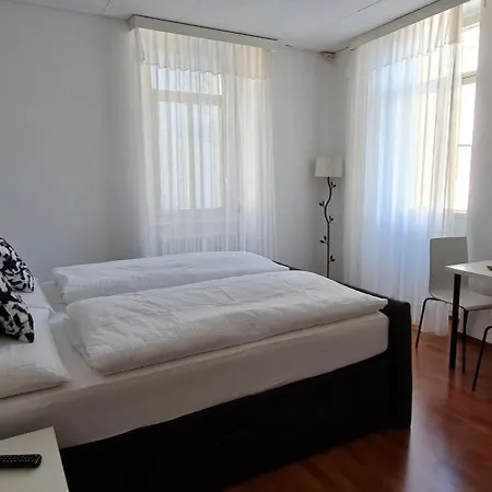 Hotel Corona فندق لوكارنو